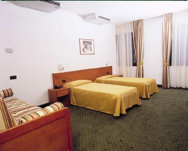 Hotel Serenella Gazzaniga Kamer foto